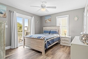 5 bedrooms, iron/ironing board, travel crib, free WiFi - Shore 2 please; 6-pass golf cart incl, Priv Pool (Ocean Isle Beach)