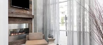 Spacious 2-Bedroom Apt, 5 minutes to Uptown