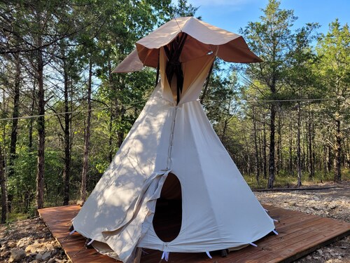 Cozy Sioux Tipi at Cedar Ridge Ranch & Trails