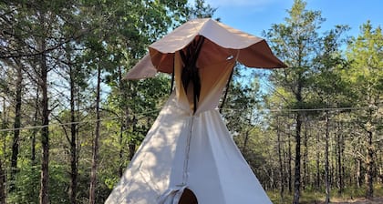 Cozy Sioux Tipi at Cedar Ridge Ranch & Trails
