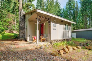 Exterior - Forest Cabin by Crater Lake & Klamath Falls (Klamath Falls)
