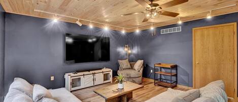 Smart-TV, Kamin, Videospiele