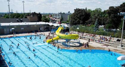 600 sq ft. 1BR - WFH Setup, Dining, Pool, Transit