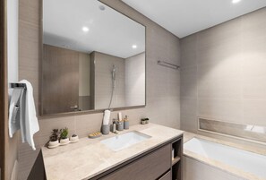 シャワー、ヘアドライヤー、ビデ、タオル