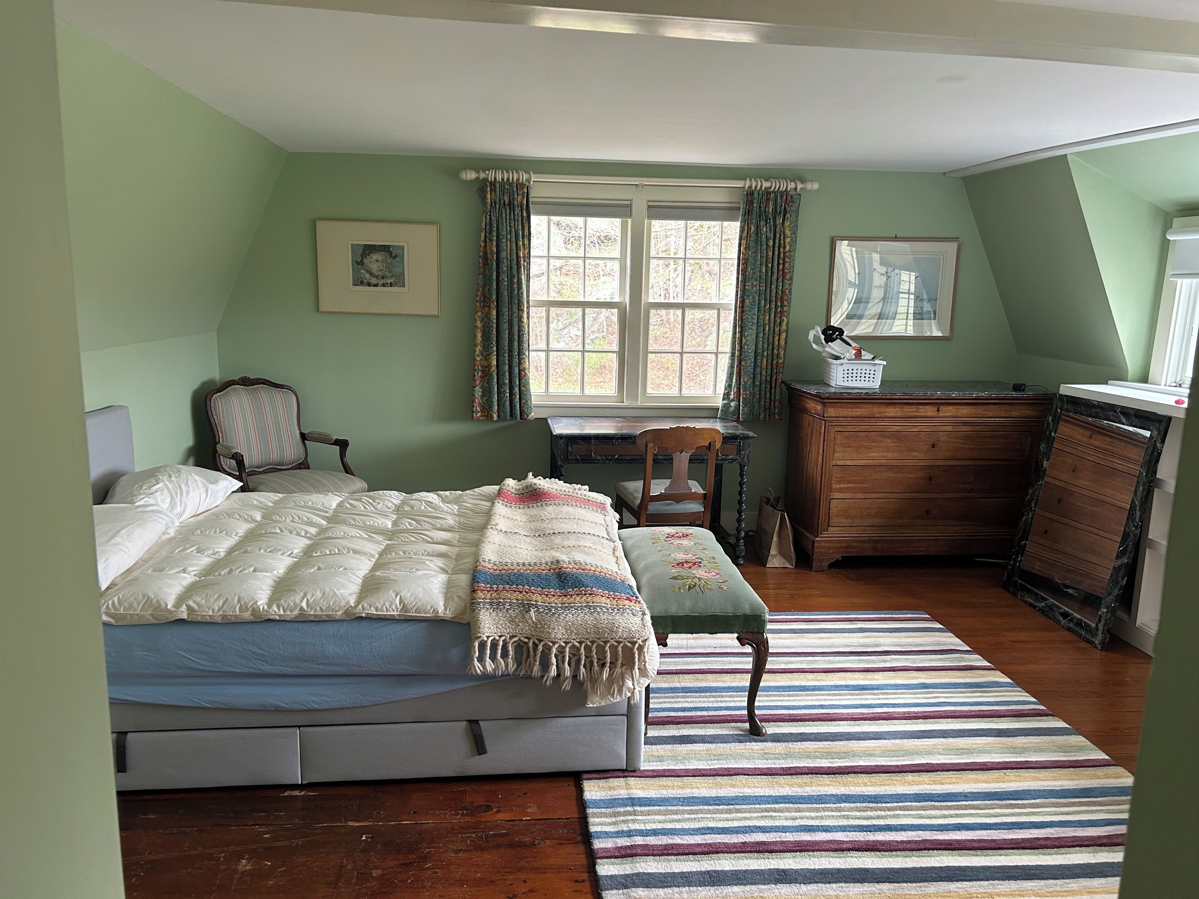 6 bedrooms, iron/ironing board, WiFi, bed sheets