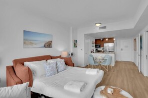 1 slaapkamer, een strijkplank/strijkijzer, reisbedje, gratis wifi