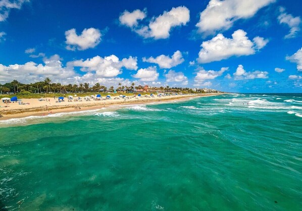 Nära stranden och strandhanddukar