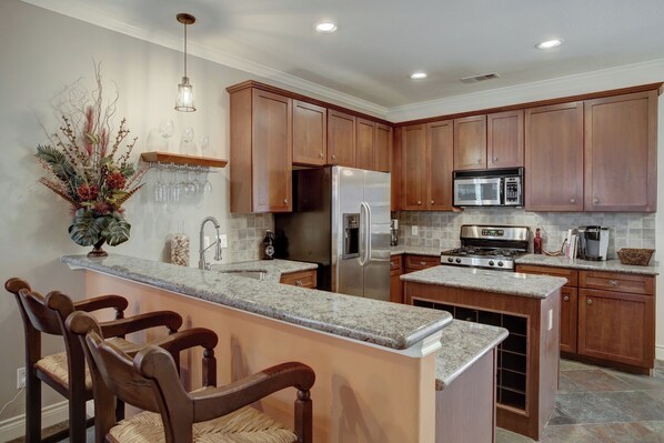 ميكروويف، فرن، موقد طهي مسطح، غسالة أطباق