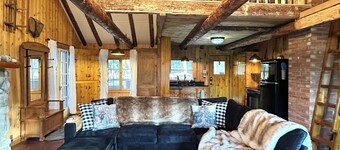 Rustic Log Cabin near National Park with Hot Tub & Mountain Views