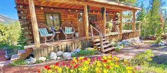 Rustic Log Cabin near National Park with Hot Tub & Mountain Views