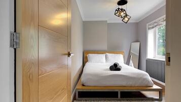 3 bedrooms, free WiFi, bed sheets