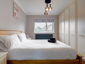 3 bedrooms, free WiFi, bed sheets