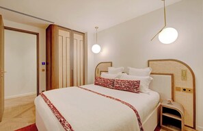 3 bedrooms, in-room safe, desk, iron/ironing board