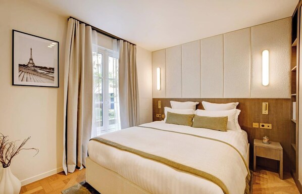 3 bedrooms, in-room safe, desk, iron/ironing board