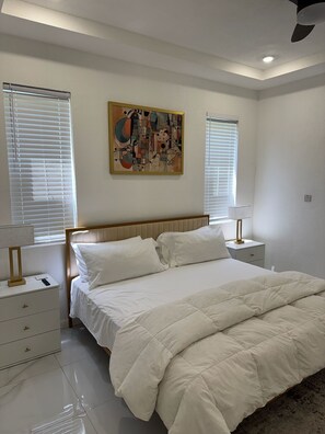 1 slaapkamer, een strijkplank/strijkijzer, wifi, beddengoed