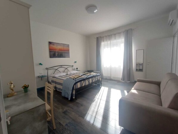 Classic Quadruple Room, City View