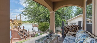 Amazing 3-bedroom 3- bathroom house with AC in Arroyo City on the water