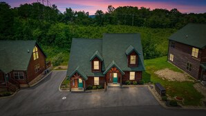 A lodge with a central building featuring a welcoming entrance and a smaller building to the left. - Close to Dollywood-Hot Tub & Kids Closet (Pigeon Forge)