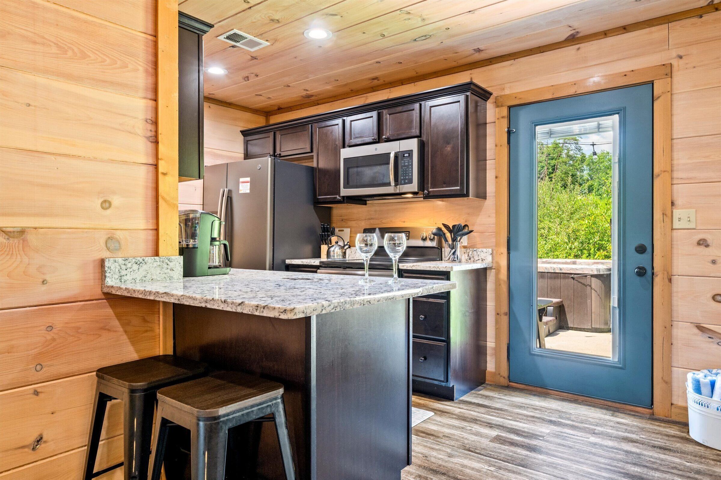 雪櫃、微波爐、焗爐、爐具