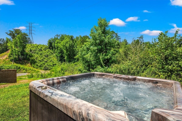 Outdoor spa tub