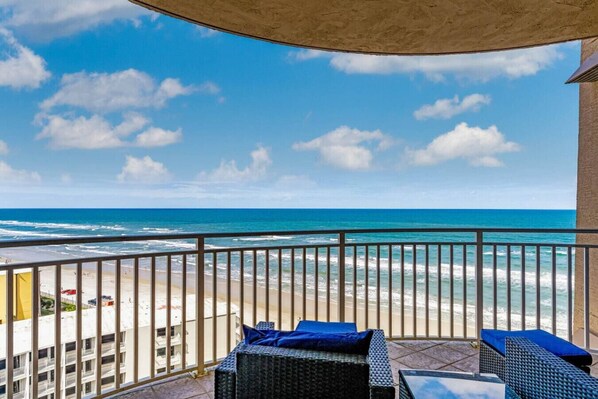 Property grounds - High Tide Hideaway @ St. Maarten (Daytona Beach Shores)