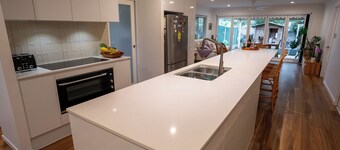 Central Gold Family Retreat - Comfort, and value for your Coast getaway!