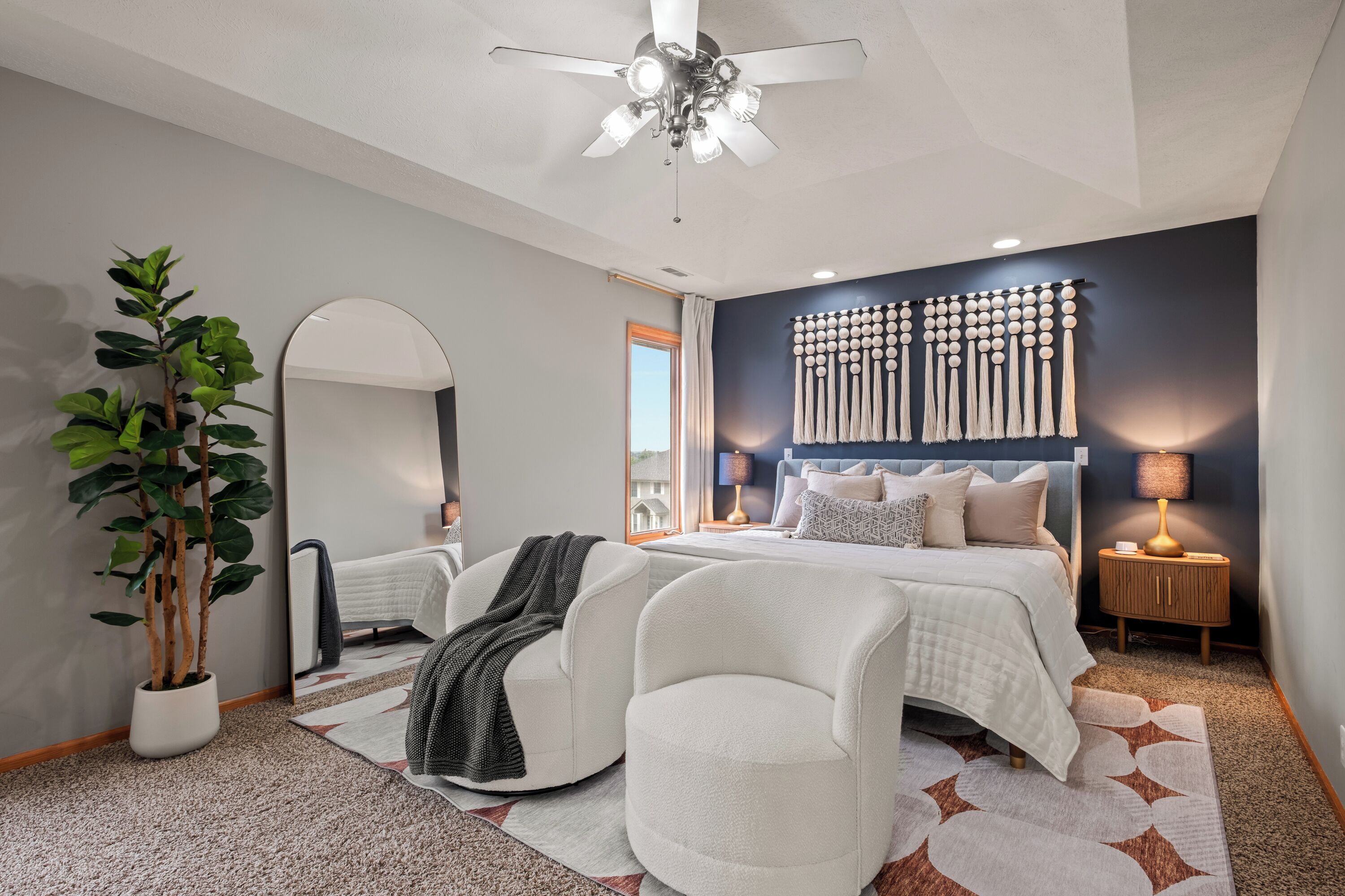 5 habitaciones, tabla de planchar con plancha, wifi y ropa de cama 
