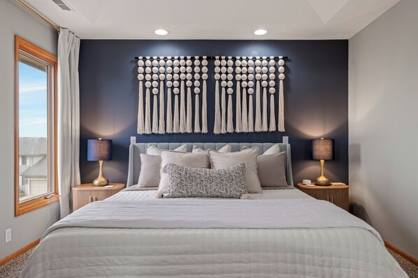 5 bedrooms, iron/ironing board, WiFi, bed sheets