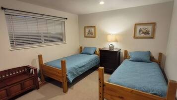 4 bedrooms, desk, iron/ironing board, travel crib