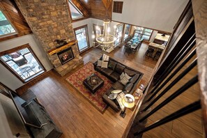 Smart-TV, Kamin, Bücher