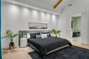 5 bedrooms, iron/ironing board, WiFi, bed sheets