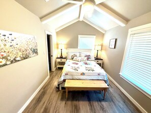 3 bedrooms, desk, iron/ironing board, WiFi