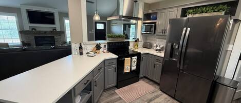 Mikrowelle, Ofen, Herdplatte, Geschirrspüler