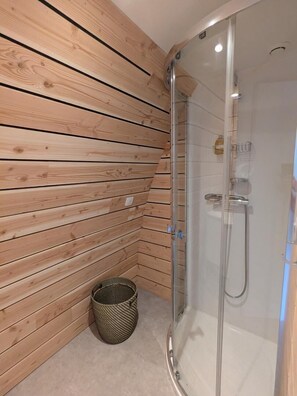 Shower, towels