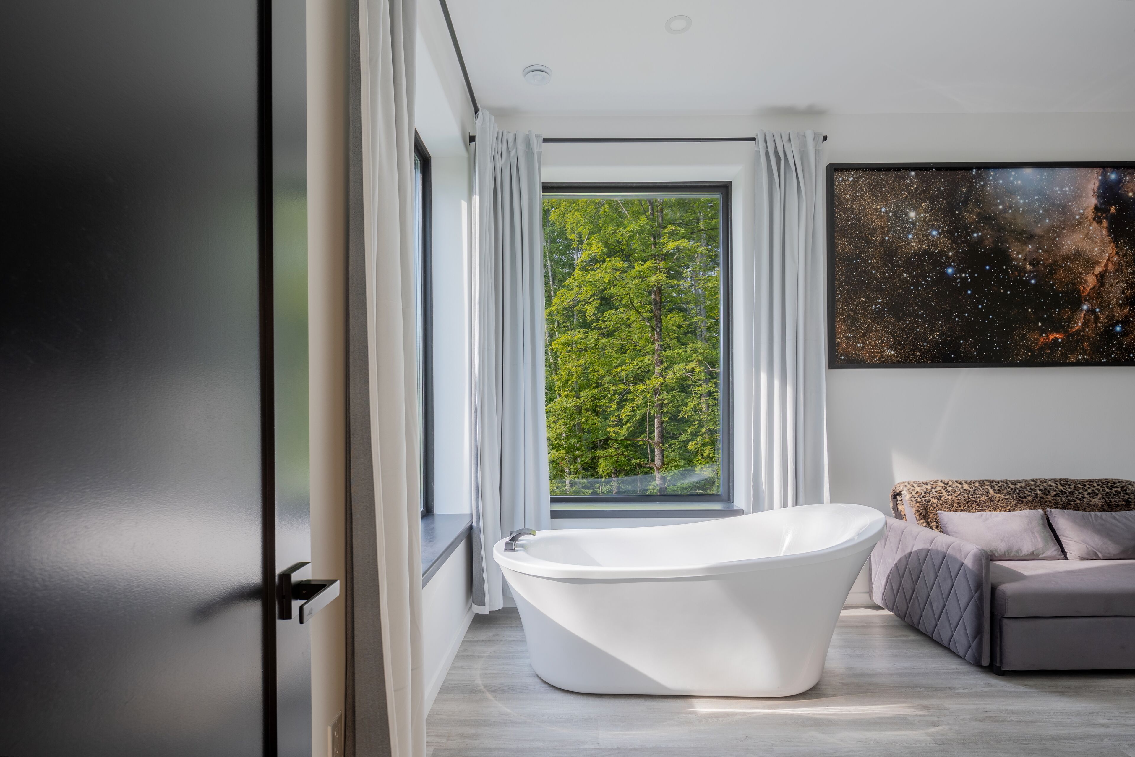 2 bedrooms, internet, bed sheets