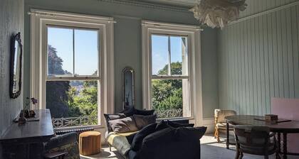 Huge 1 bed in Historical Garrison with Dover Castle View & Sea view.