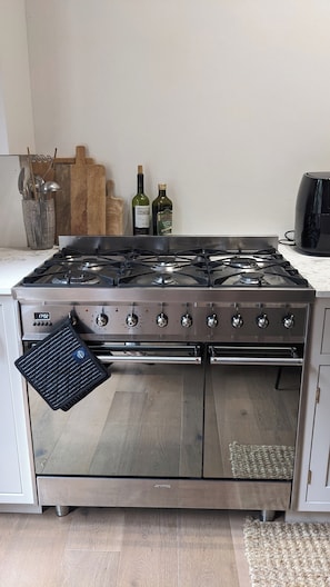 Réfrigérateur, four, plaque de cuisson, lave-vaisselle