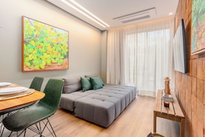 Appartamento Premium, vista piscina | Area soggiorno