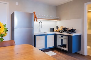 Luxury Apartment, City View | Dapur peribadi | Peti sejuk/penyejuk beku saiz penuh, ketuhar