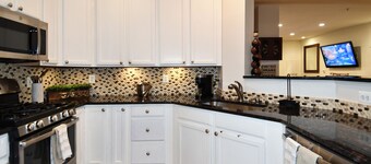 Tranquil Private 1B/1BA in Condo