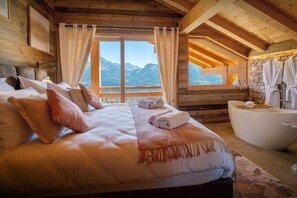 5 bedrooms, iron/ironing board, WiFi