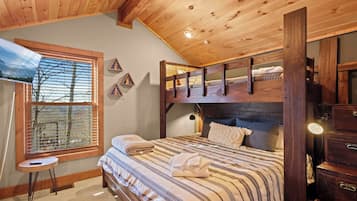 5 bedrooms, iron/ironing board, WiFi, bed sheets