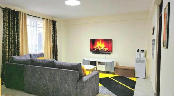 TV - A Spacious 2 - Bedroom Master En-suite - Nanyuki (Nanyuki)