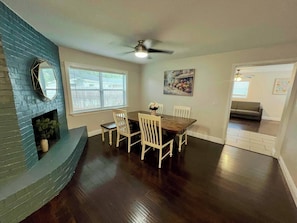 Dining - Pet friendly 3 Bedroom POOL Home in the Heart of Orlando (Orlando)