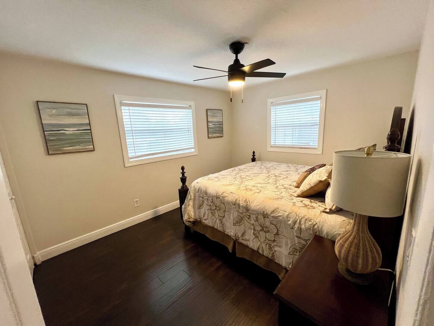 3 bedrooms, desk, iron/ironing board, WiFi (free)