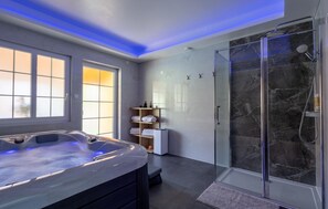 Shower, hair dryer - Awesome apartment in Visnjevac with sauna (Visnjevac)