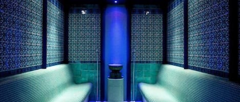 Sauna, steam room, Turkish bath/hammam, body treatments, aromatherapy