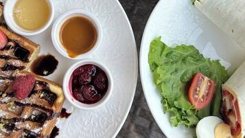 Free daily English breakfast