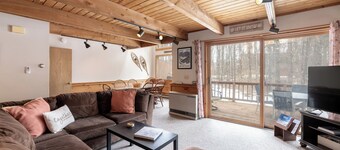 The Foxy Getaway! Sleeps 10 with AC!