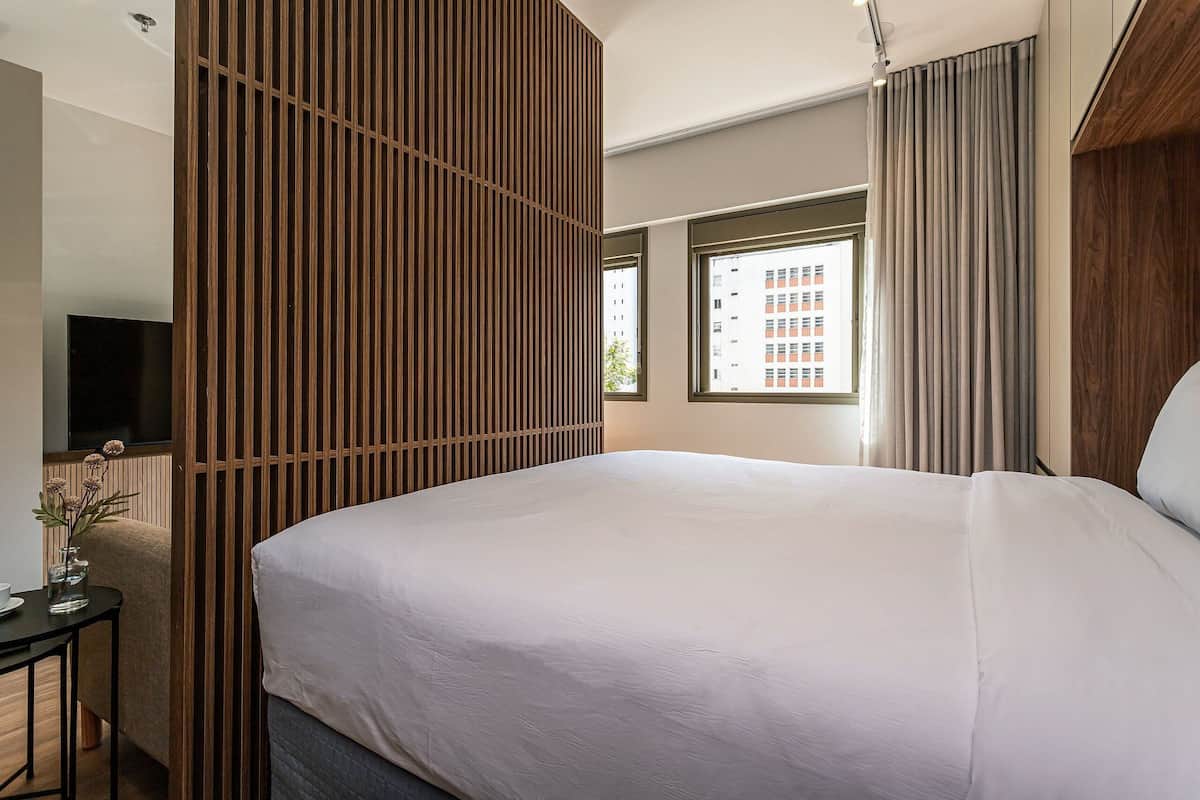 Laptop workspace, iron/ironing board, free WiFi, bed sheets